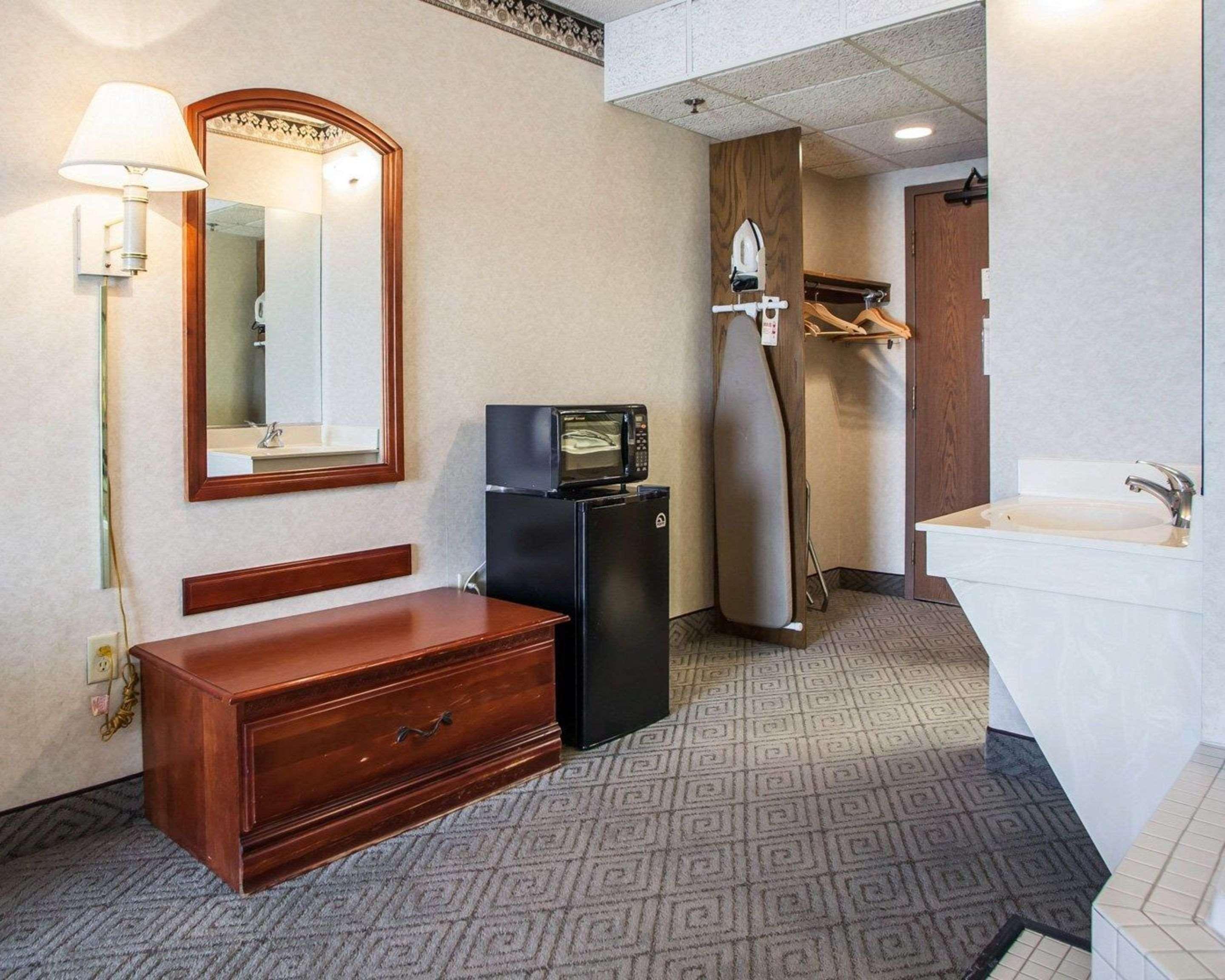 Rodeway Inn & Suites Milwaukee Airport Exterior foto